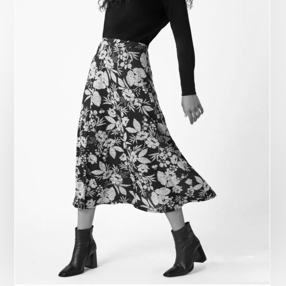 Black/White Floral Print Long Maxi Skirt NWT
